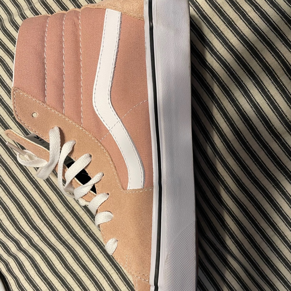 Women’s mauve high top Vans